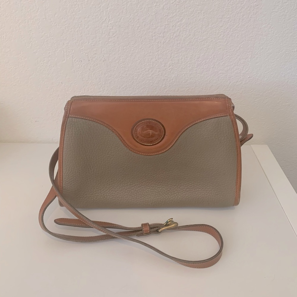 • Dooney & Bourke Vintage Bag •